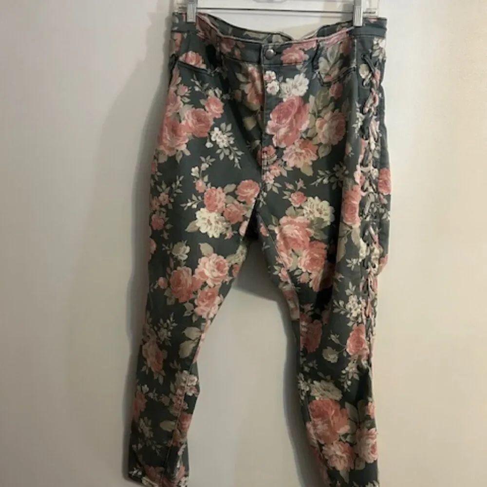Bold Element Green/Peach Floral side lace Curvy skinny ankle pants, size 16